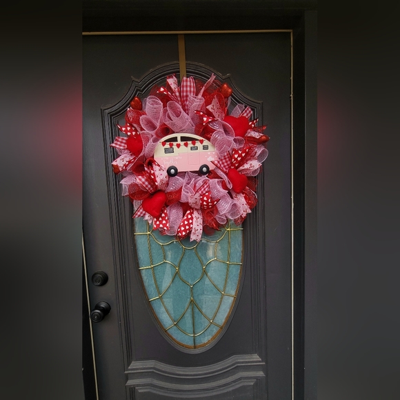 New! Hanmade. Valentine's Day Wreath - Picture 3 of 4